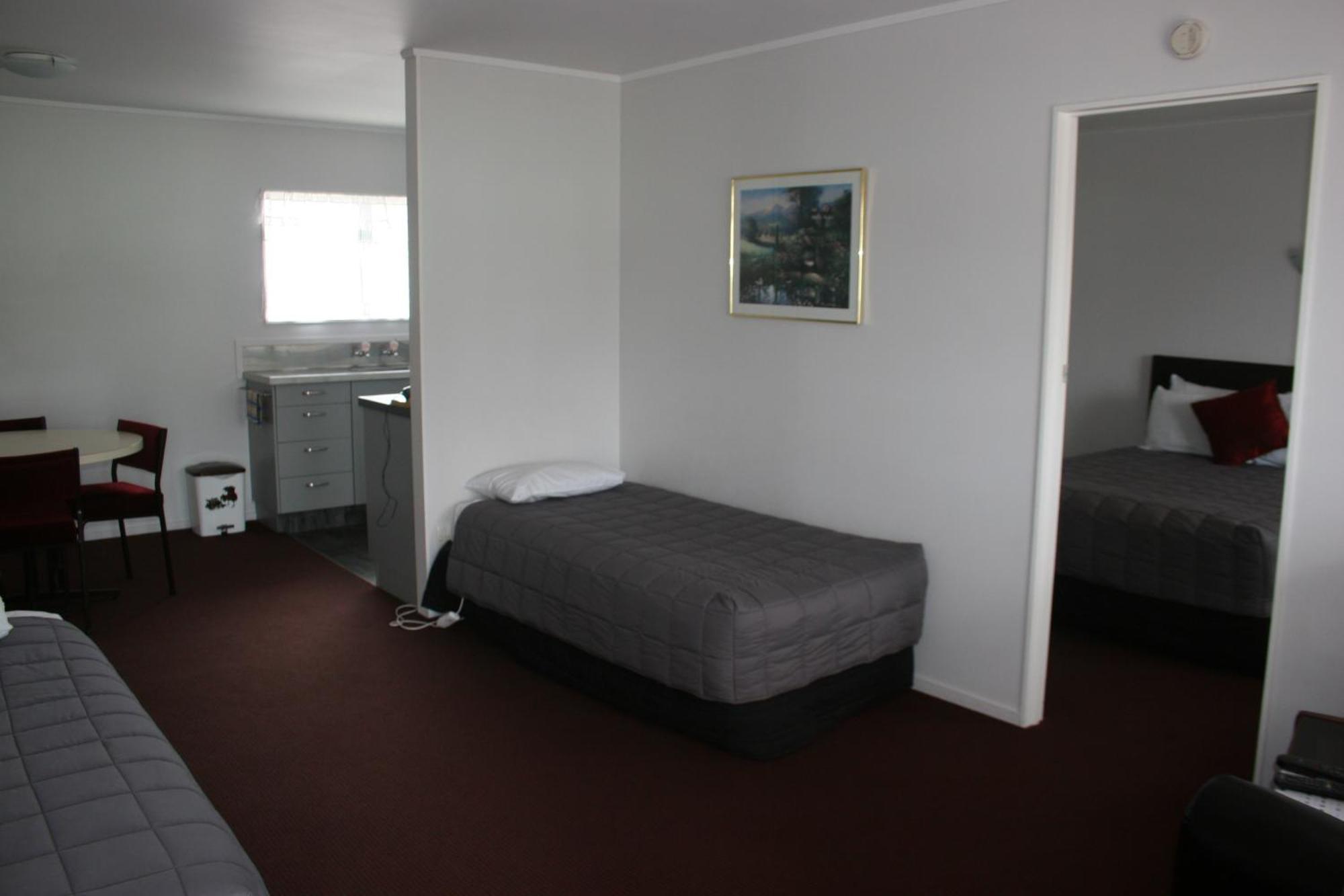 Burgundy Rose Motel Whangarei Exteriör bild